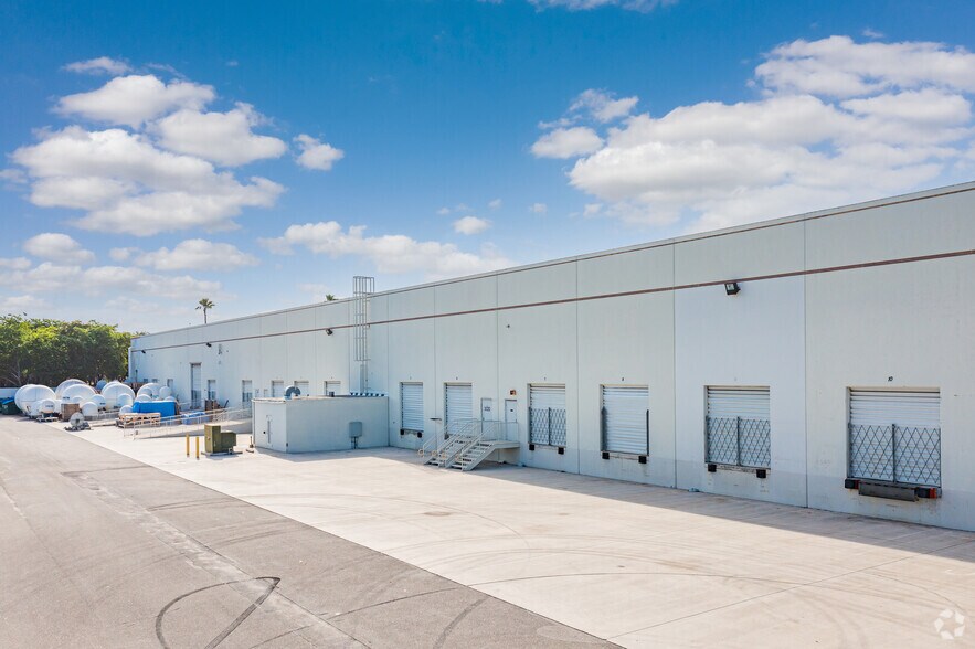 More Photos Of 3000-3044 N Commerce Pky, Miramar Warehouse For Lease