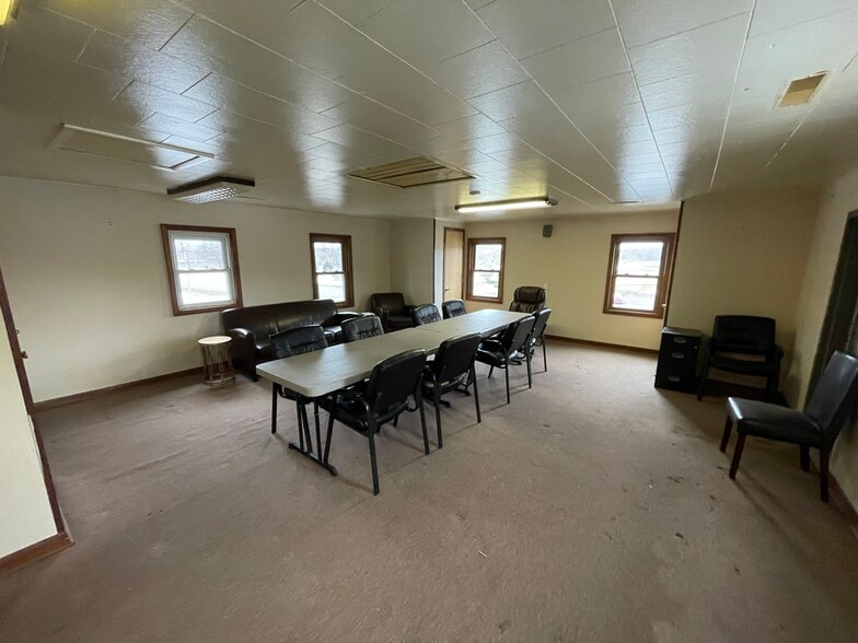 More Photos Of 1209 Lisle Plz, Lisle Bar For Lease