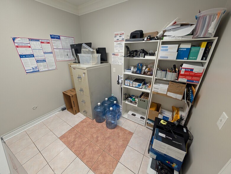 More Photos Of 6511 Creedmoor Rd, Raleigh Office For Lease