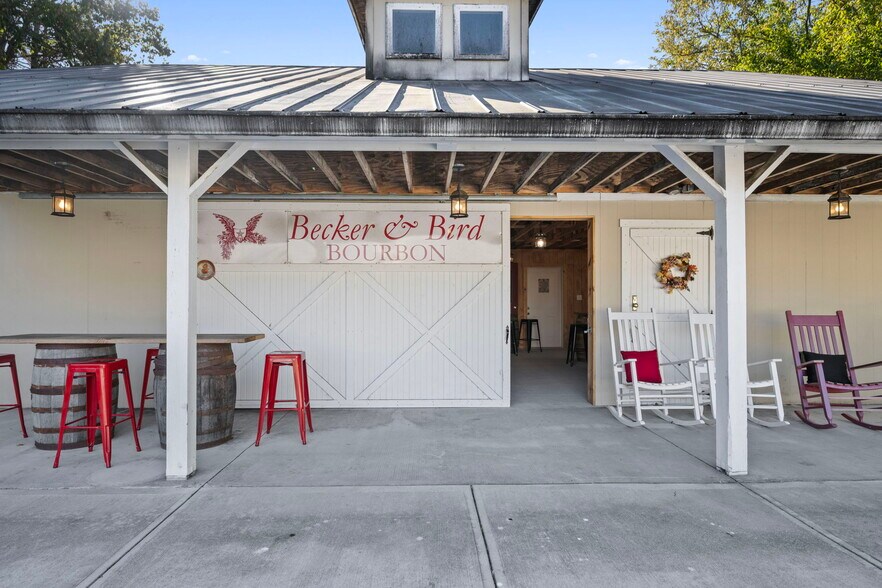 More Photos Of 4465 W Augusta Chatham Rd, Augusta Winery Vineyard For Sale