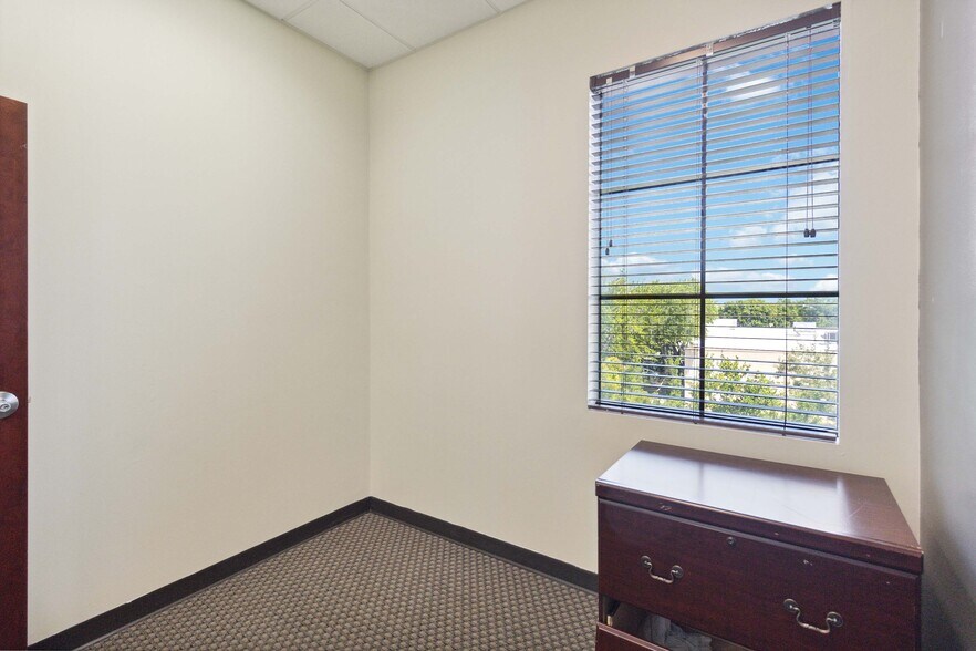 More Photos Of 7065 Westpointe Blvd, Orlando Medical For Sale