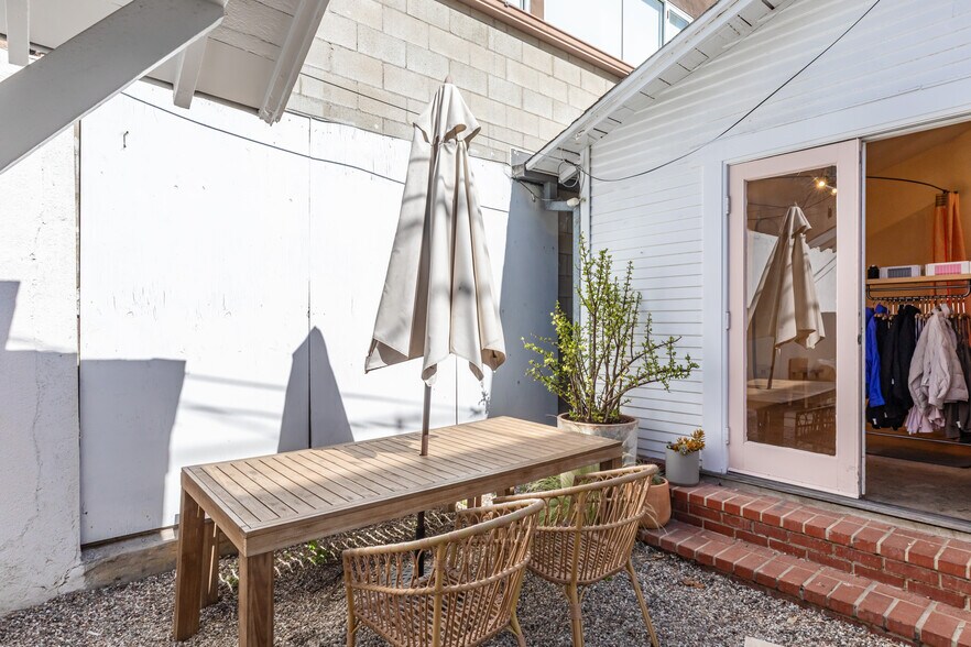 More Photos Of 1644 Abbot Kinney Blvd, Venice Storefront For Lease