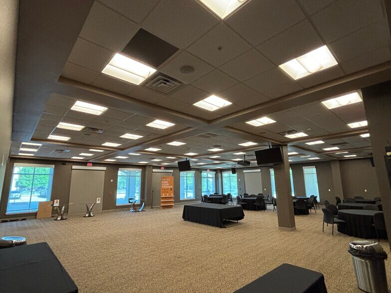 More Photos Of 2800 Shoreline Dr, Denton Medical For Sale