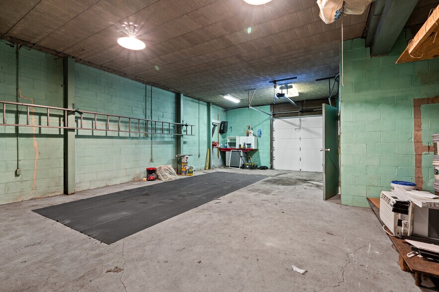 More Photos Of 450 Castle Shannon Blvd, Pittsburgh Storefront For Sale