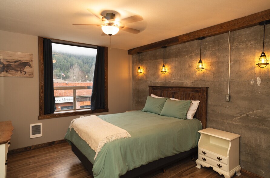 More Photos Of 152 Johnson Ave, Orofino Bar For Sale