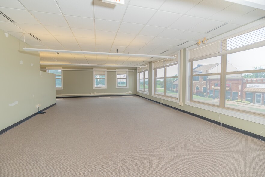 More Photos Of 2142 -2160 W Chesterfield Blvd, Springfield Storefront Retail Office For Lease