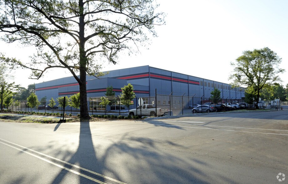 More Photos Of 4033 W Montague Ave, Charleston Warehouse For Lease