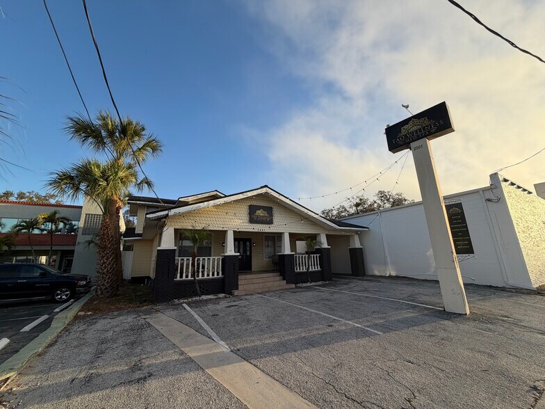 More Photos Of 2001 W Kennedy Blvd, Tampa Office For Sale