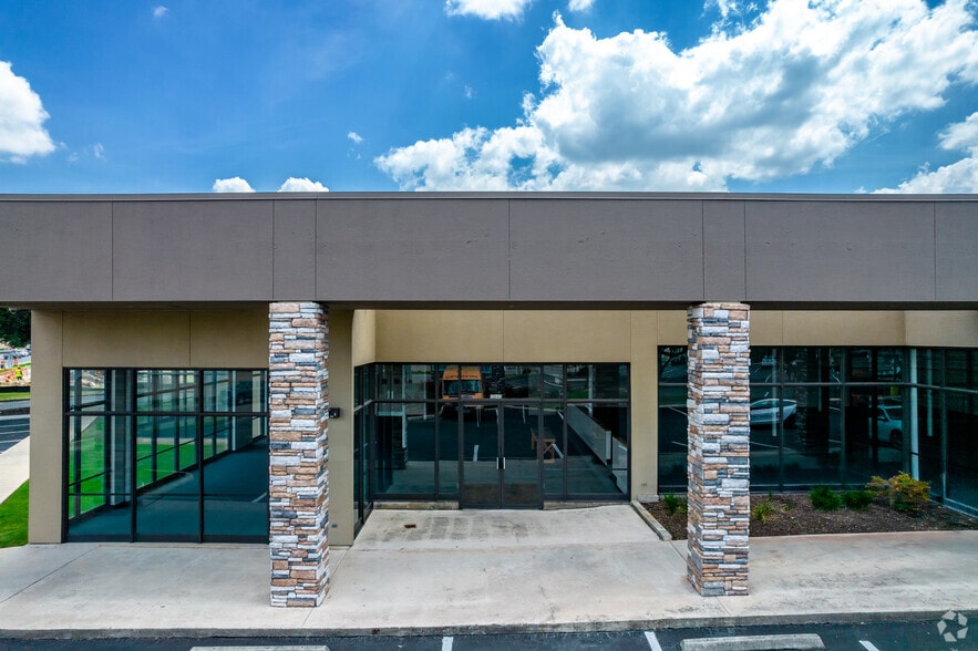 More Photos Of 15665-15689 San Pedro Ave, San Antonio Unknown For Lease