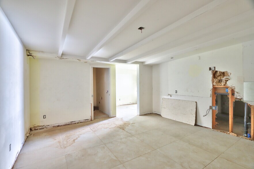 More Photos Of 2249 N Palm Canyon Dr, Palm Springs Hospitality For Sale