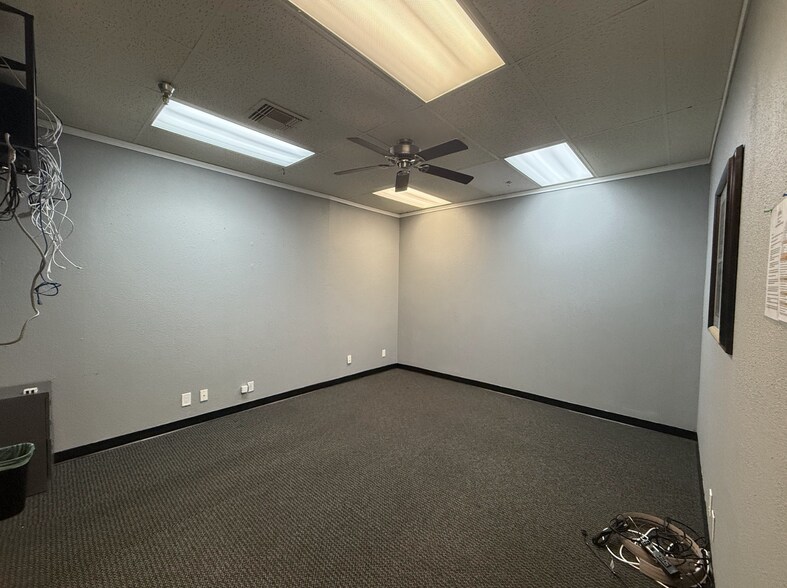 More Photos Of 109 Denson Dr W, Austin Light Distribution For Lease