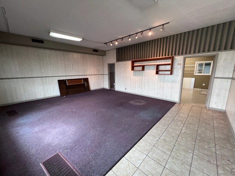 More Photos Of 7312 N Milwaukee Ave, Niles Office For Sale