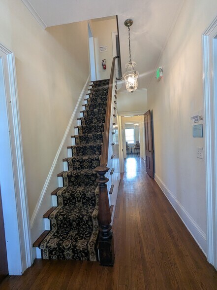 More Photos Of 68 N Bridge St, Somerville Office For Lease