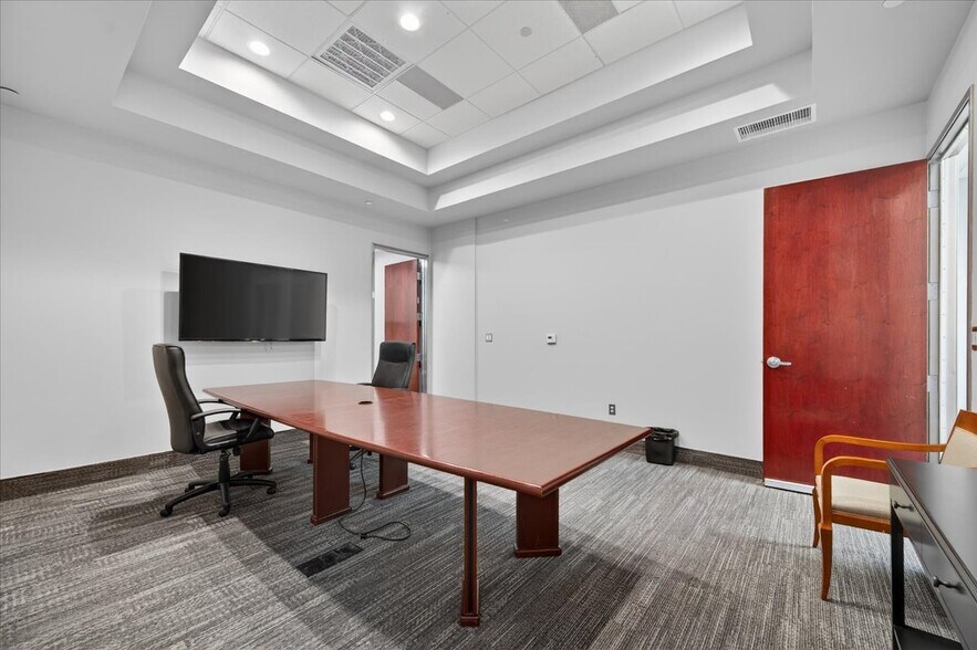 More Photos Of 7060 N Fresno St, Fresno Office For Lease