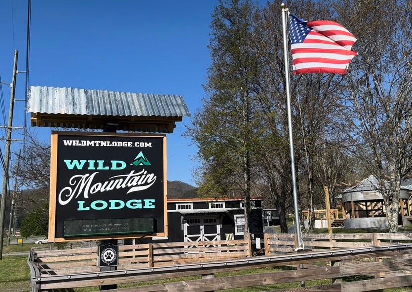 Primary Photo Of 3804 Wears Valley Rd, Sevierville Hotel For Sale