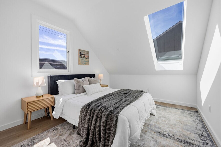 More Photos Of 2730 23rd St, San Francisco Showroom For Sale