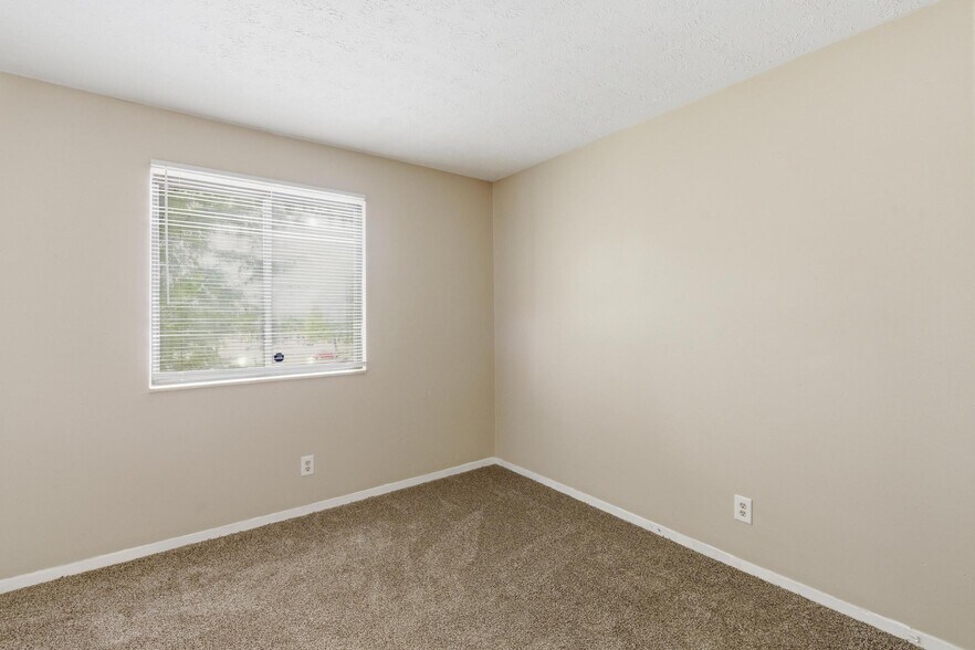 More Photos Of 1631 Jackson Ln, Middletown Multifamily For Sale