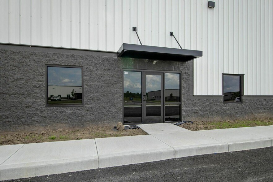 More Photos Of 830 Wesco Pky, Sheridan Warehouse For Lease