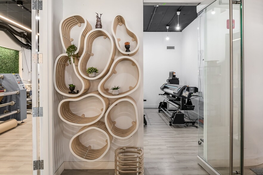 More Photos Of 517 Green Bay Rd, Wilmette Storefront Retail Office For Lease