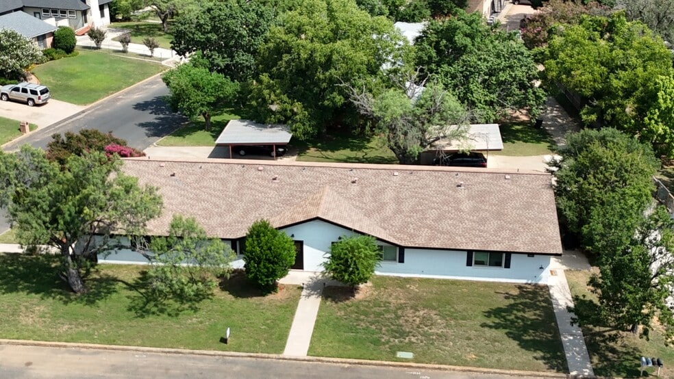 More Photos Of 1405 N Crockett St, Fredericksburg Apartments For Sale