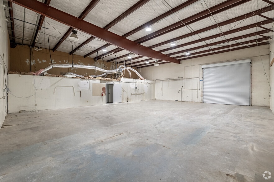 More Photos Of 1110 W Harris Rd, Arlington Warehouse For Lease