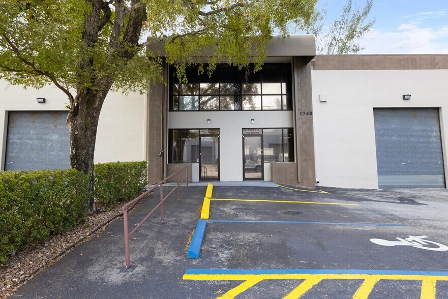 More Photos Of 1740-1742 NW 93rd Ave, Miami Warehouse For Lease