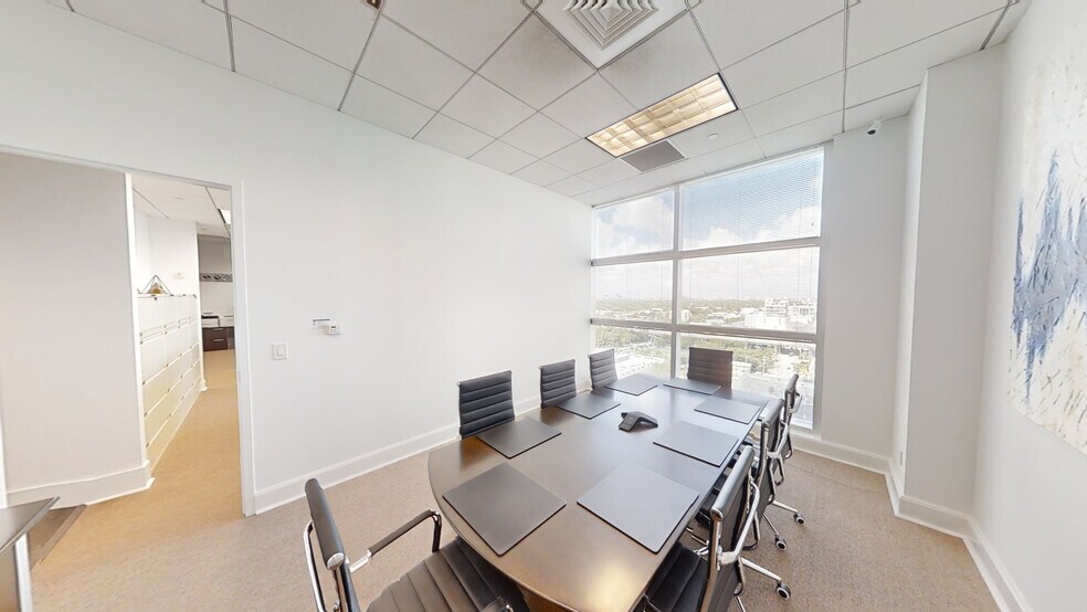 More Photos Of 175 SW 7th St, Miami Medical For Sale