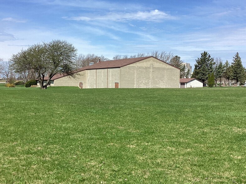 More Photos Of 2525 Oakwood Rd, Oak Creek Schools For Sale