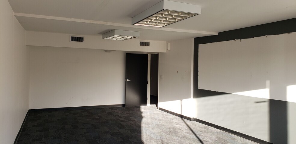 More Photos Of 1666 S Pacific Coast Hwy, Redondo Beach Office For Lease