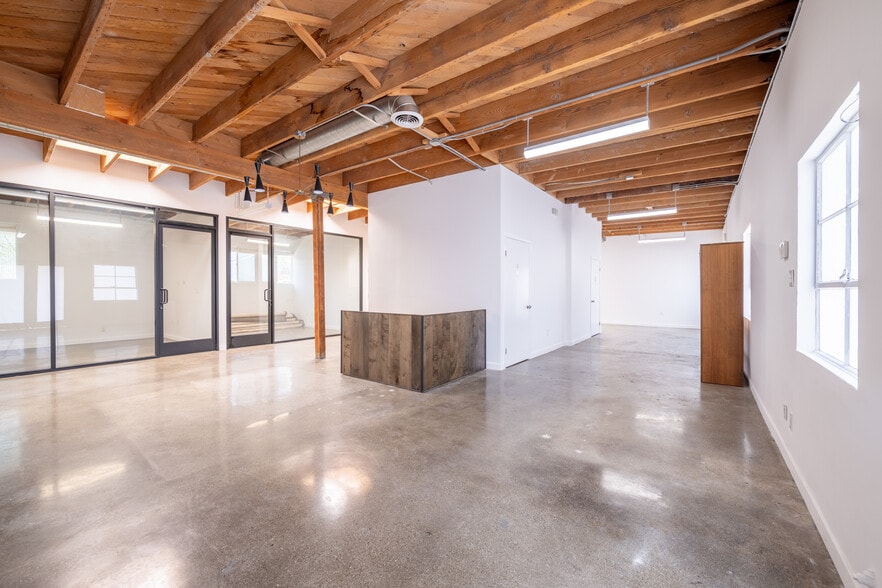 More Photos Of 2842-2912 Colorado Ave, Santa Monica Flex For Lease