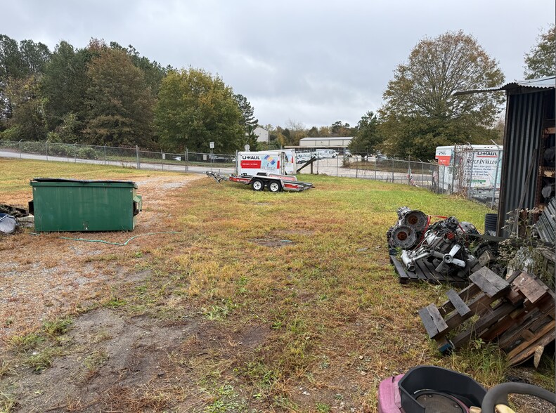 More Photos Of 2430 Oak St, Cumming Service For Sale