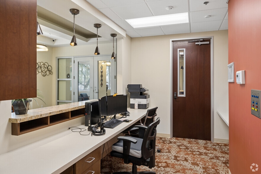 More Photos Of 5000 Commerce Dr, Bakersfield Medical For Sale