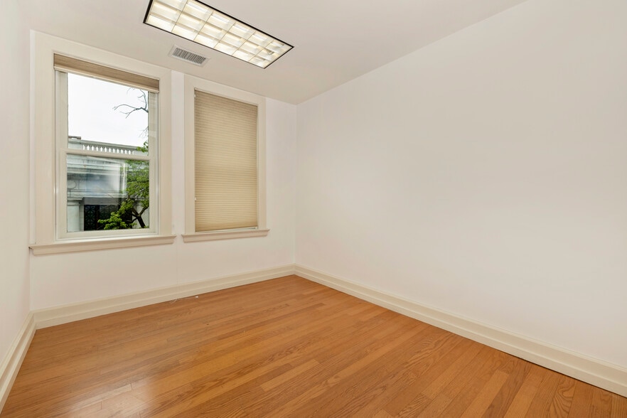 More Photos Of 5 S Market St, Frederick Storefront Retail Office For Lease
