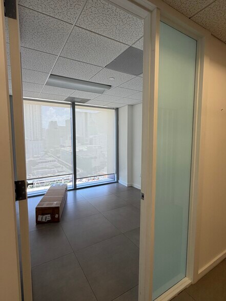 More Photos Of 150 SE 2nd Ave, Miami Office Residential For Lease