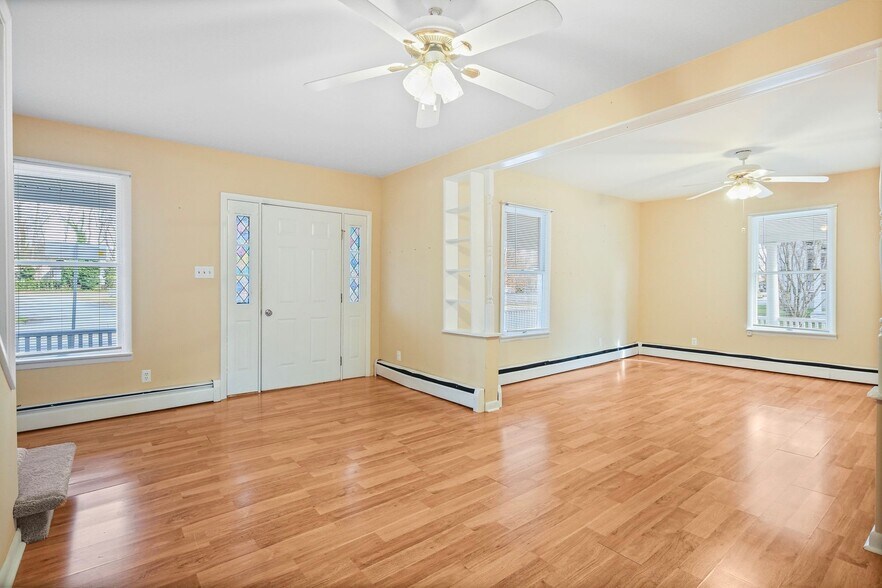 More Photos Of 122 E Main St, Stevensville Office For Sale