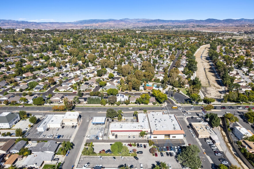 More Photos Of 23942-23945 Lyons Ave, Santa Clarita Storefront Retail Office For Lease