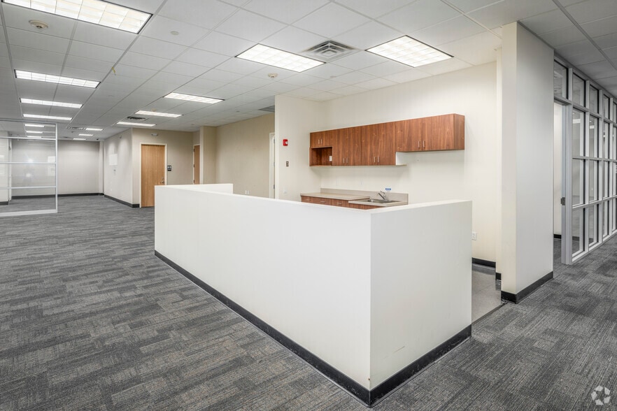 More Photos Of 999 Stewart Ave, Bethpage Office For Lease