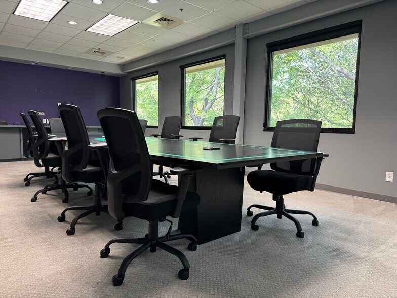 More Photos Of 8500 Bluffstone Cv, Austin Office For Sale
