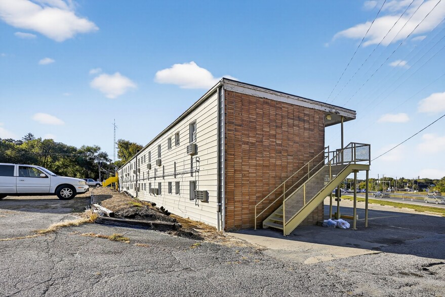 More Photos Of 16 S Country Club Rd, Decatur Hotel For Sale