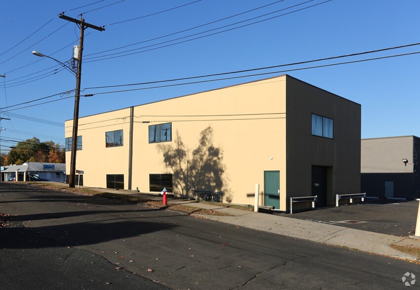 More Photos Of 840 Orange Ave, West Haven Office For Lease