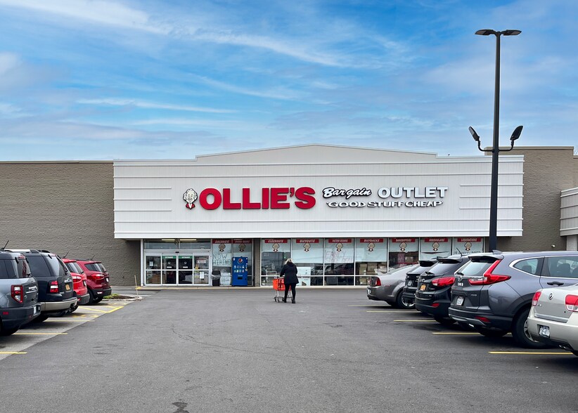 More Photos Of 6000-6050 S Park Ave, Hamburg Unknown For Lease