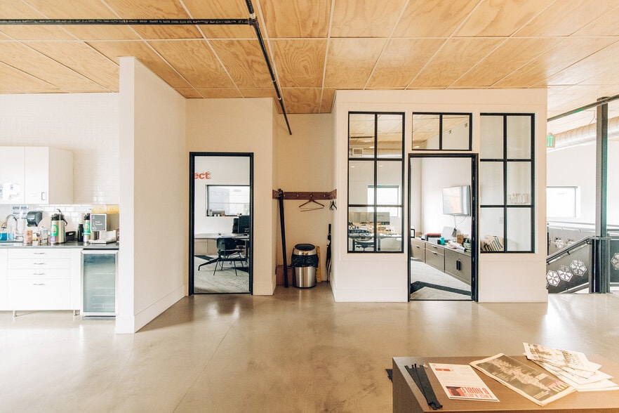 More Photos Of 111-115 SE Yamhill St, Portland Warehouse For Lease