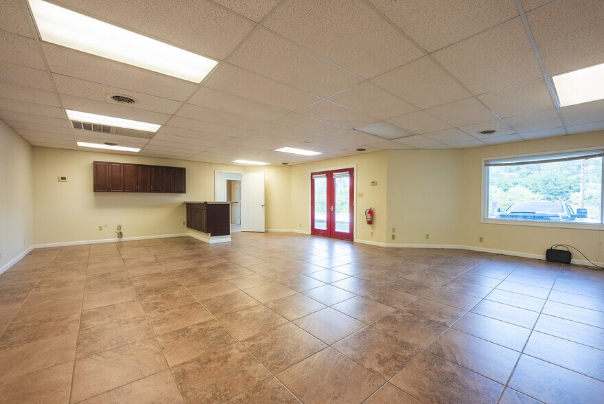 More Photos Of 690 N Franklin St, Christiansburg Office For Sale