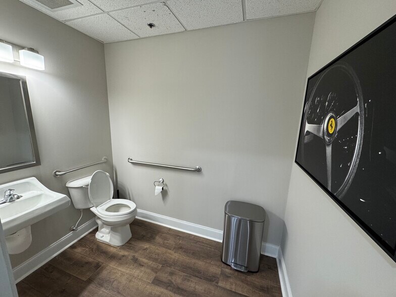 More Photos Of 3450 Acworth Due West Rd NW, Kennesaw Office For Sale