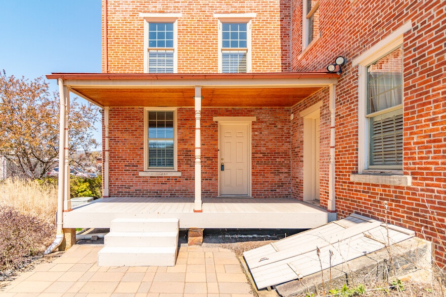 More Photos Of 323 S Main St, Zelienople Office Residential For Lease