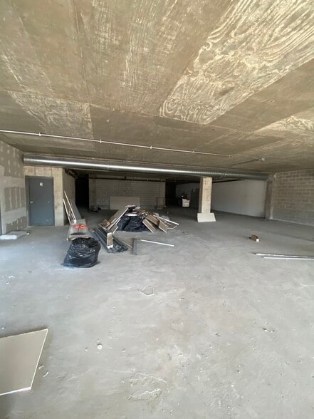 More Photos Of 6415 N Rockwell St, Chicago Flex For Lease