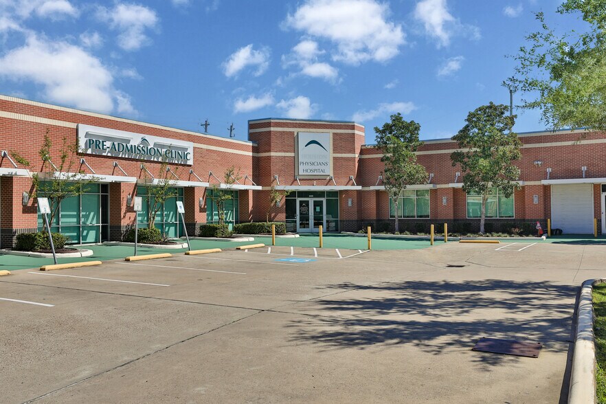 More Photos Of 202 N Texas Ave, Webster Medical For Lease