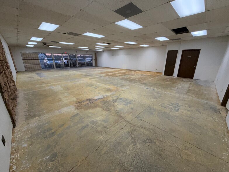 More Photos Of 309-317 N Aspen Ave, Broken Arrow Unknown For Lease