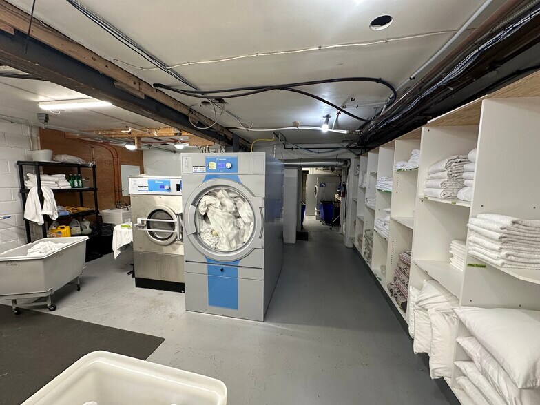 More Photos Of 171 Mission Rd, Wawa Hotel For Sale