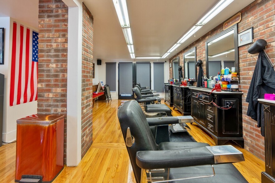 More Photos Of 17 S Chestnut St, New Paltz Storefront Retail Residential For Sale